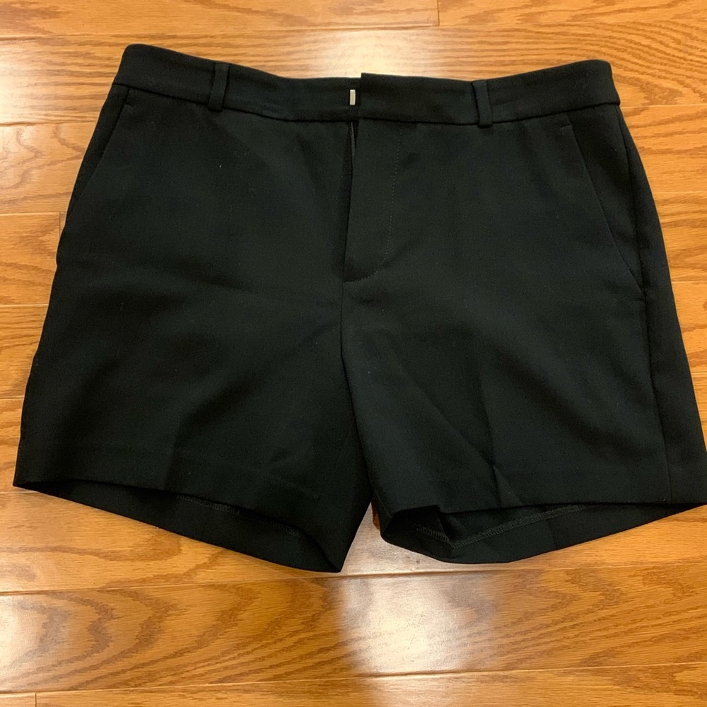 Banana Republic black shorts. Size 8. NWT!!